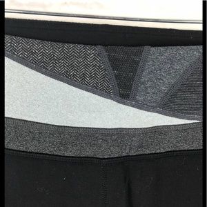 lululemon athletica Pants - Lululemon reversible Groove crops 6 Black lululemon athletica Pants - Lululemon reversible Groove crops 6 Black